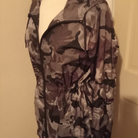 Jacket - Picture 3 of 4